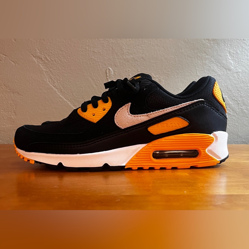 Nike AirMax 90 Black and Gold Athletic Shoes Men’s Size 9.5, Women's Size 8 - Picture 4 of 14
